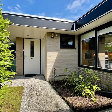 For 6 In Sint Maartenszee *