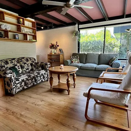 For 6 In Sint Maartenszee *