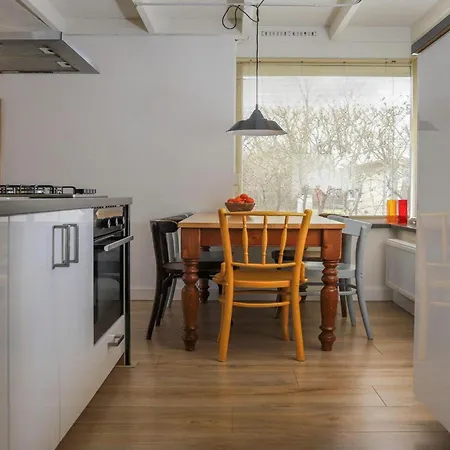 For 6 In Sint Maartenszee *