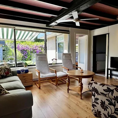 For 6 In Sint Maartenszee *