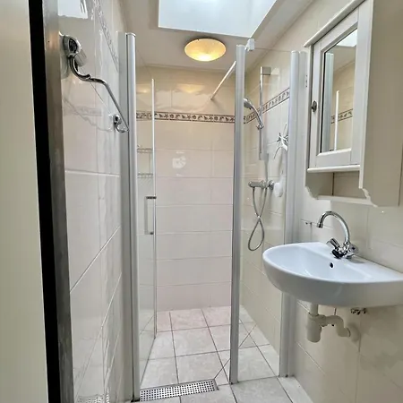 For 6 In Sint Maartenszee *