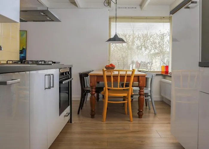 For 6 In Sint Maartenszee *