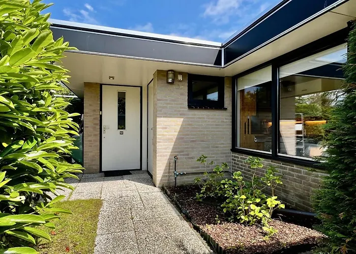 For 6 In Sint Maartenszee *